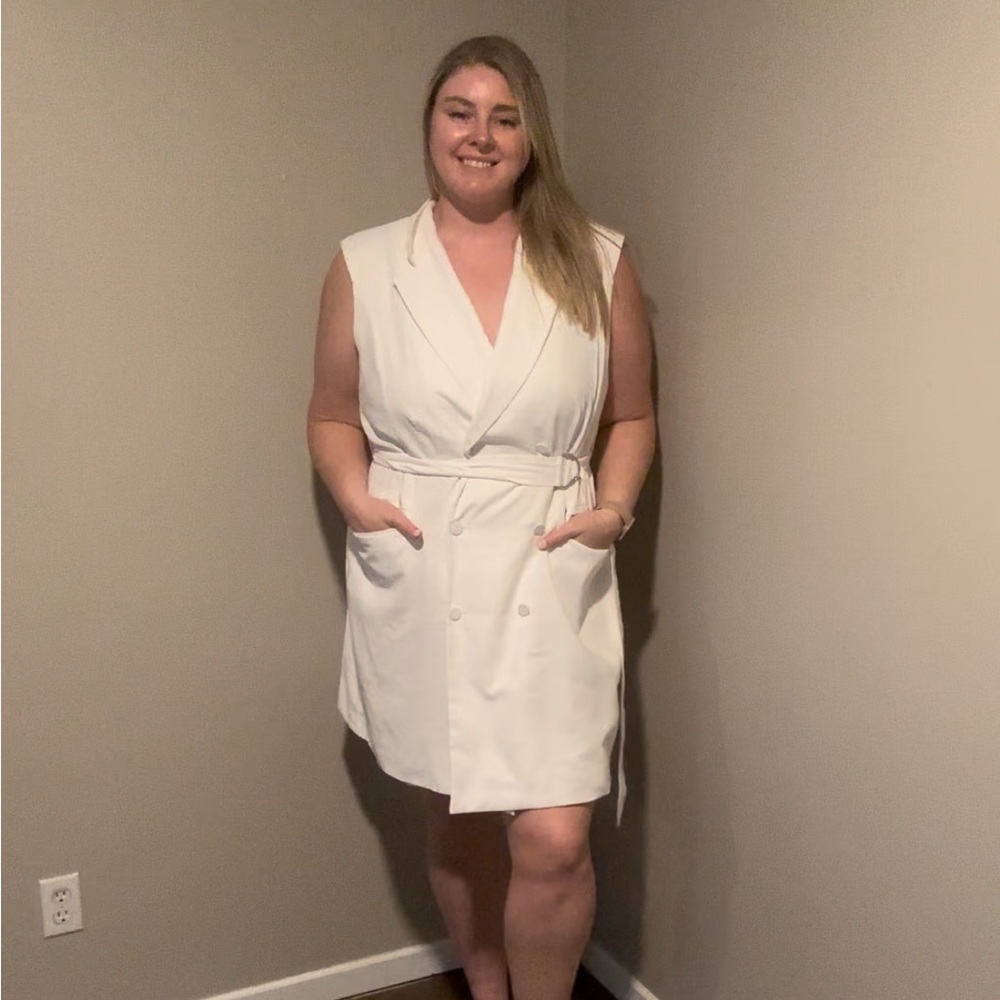 Belted, sleeveless suit dress!